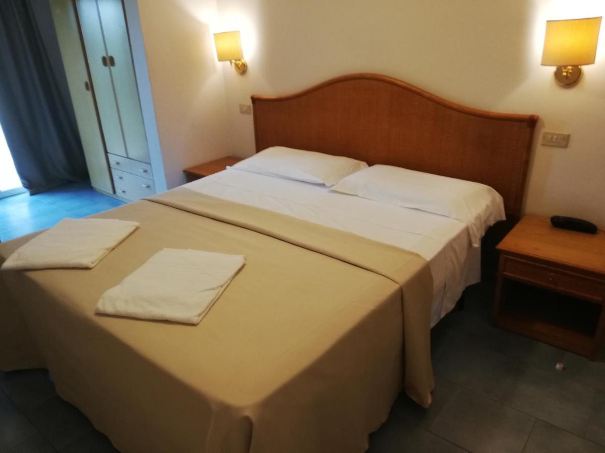 Hotel Falco Riccione Extérieur photo