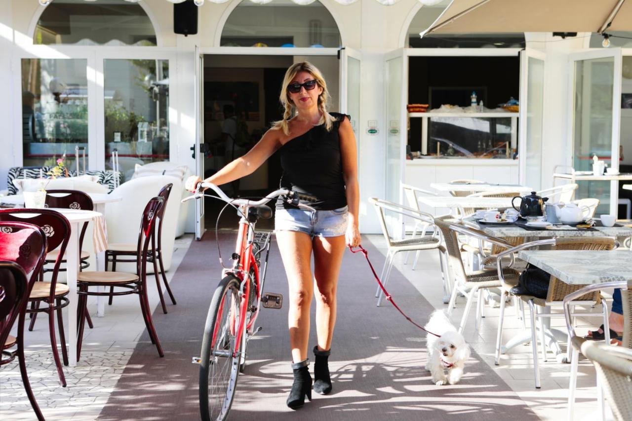 Hotel Falco Riccione Extérieur photo