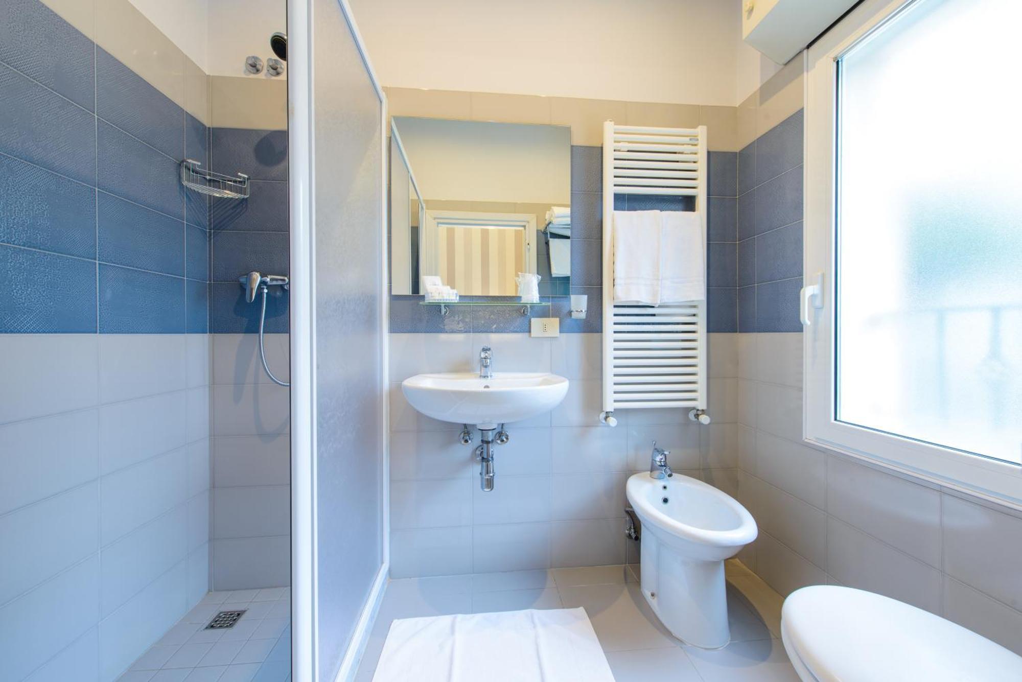 Hotel Falco Riccione Extérieur photo