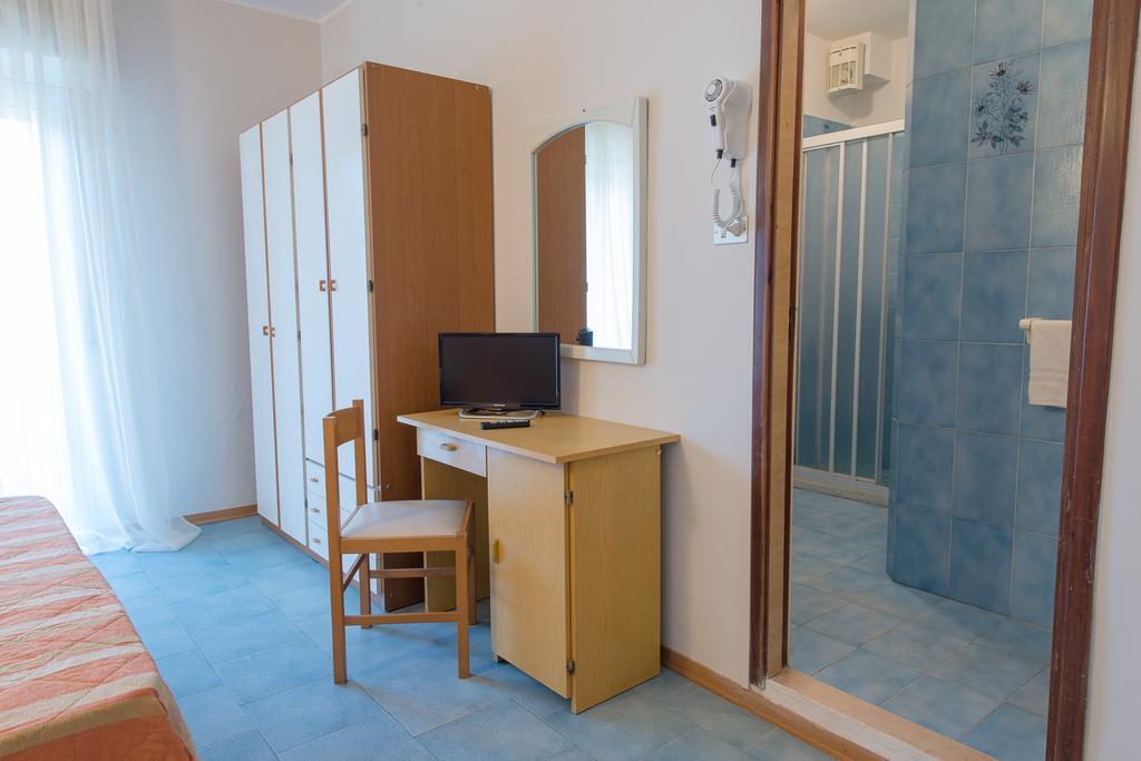 Hotel Falco Riccione Extérieur photo