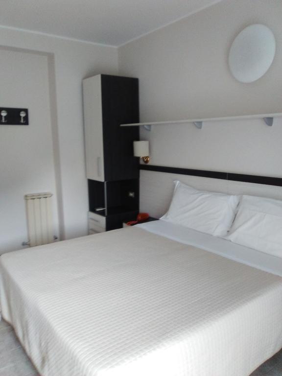Hotel Falco Riccione Extérieur photo