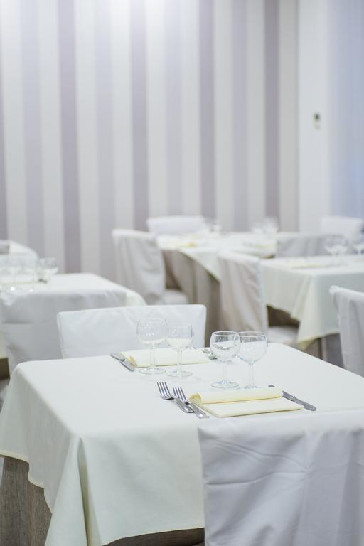 Hotel Falco Riccione Extérieur photo
