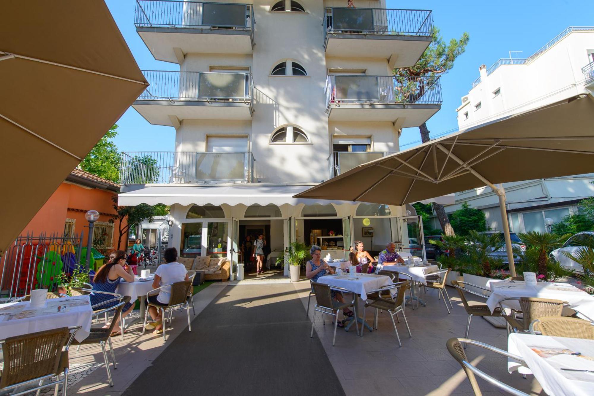 Hotel Falco Riccione Extérieur photo