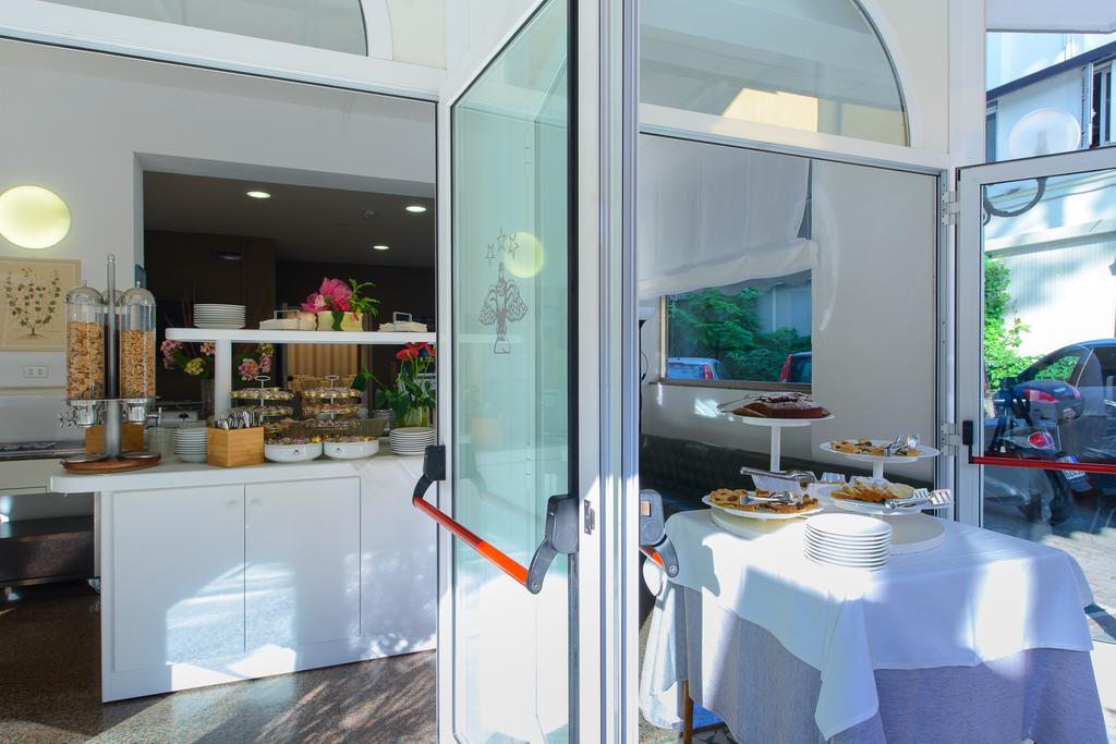 Hotel Falco Riccione Extérieur photo