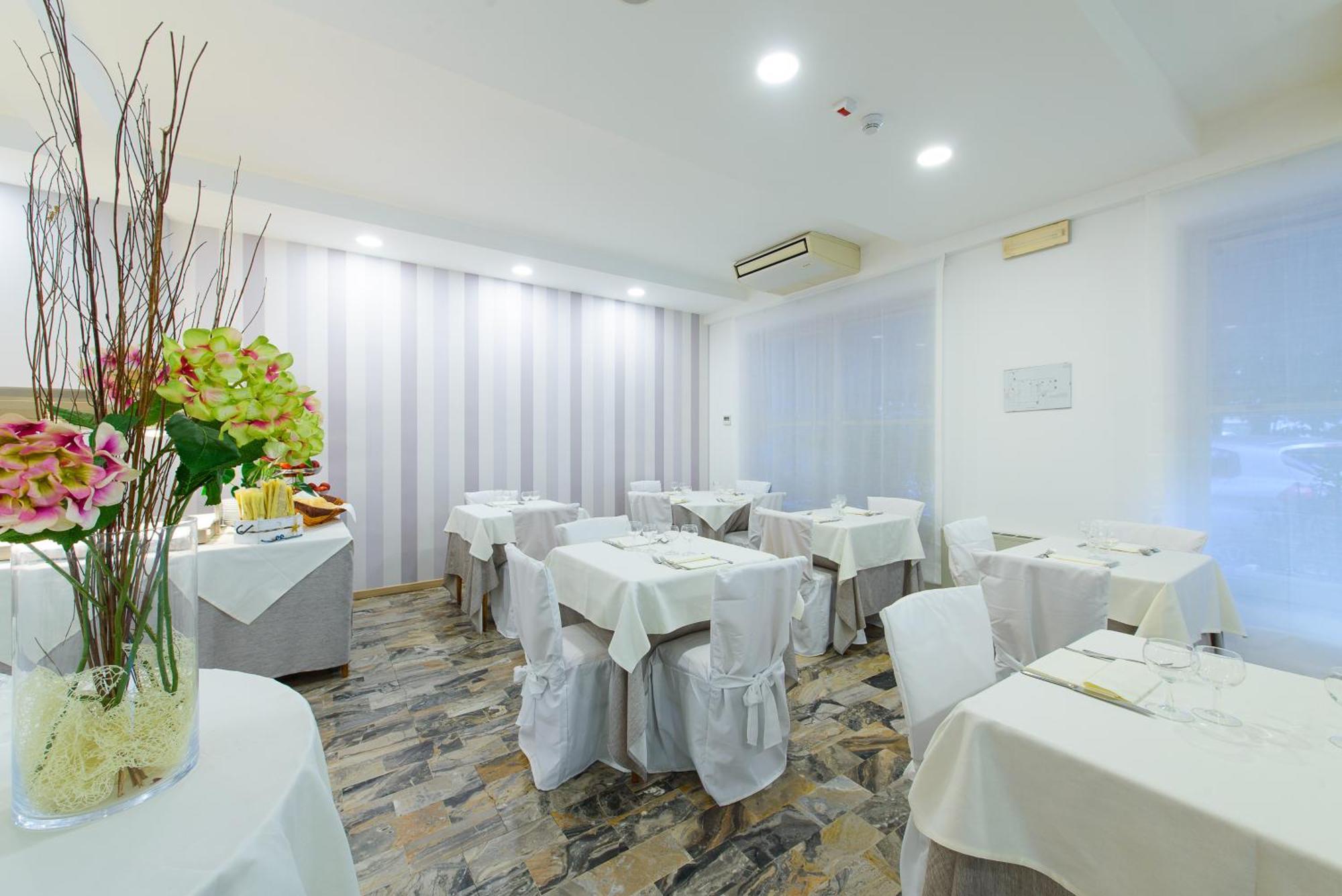 Hotel Falco Riccione Extérieur photo