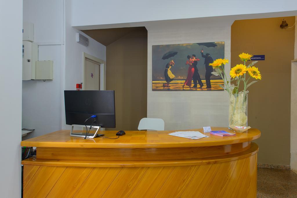 Hotel Falco Riccione Extérieur photo