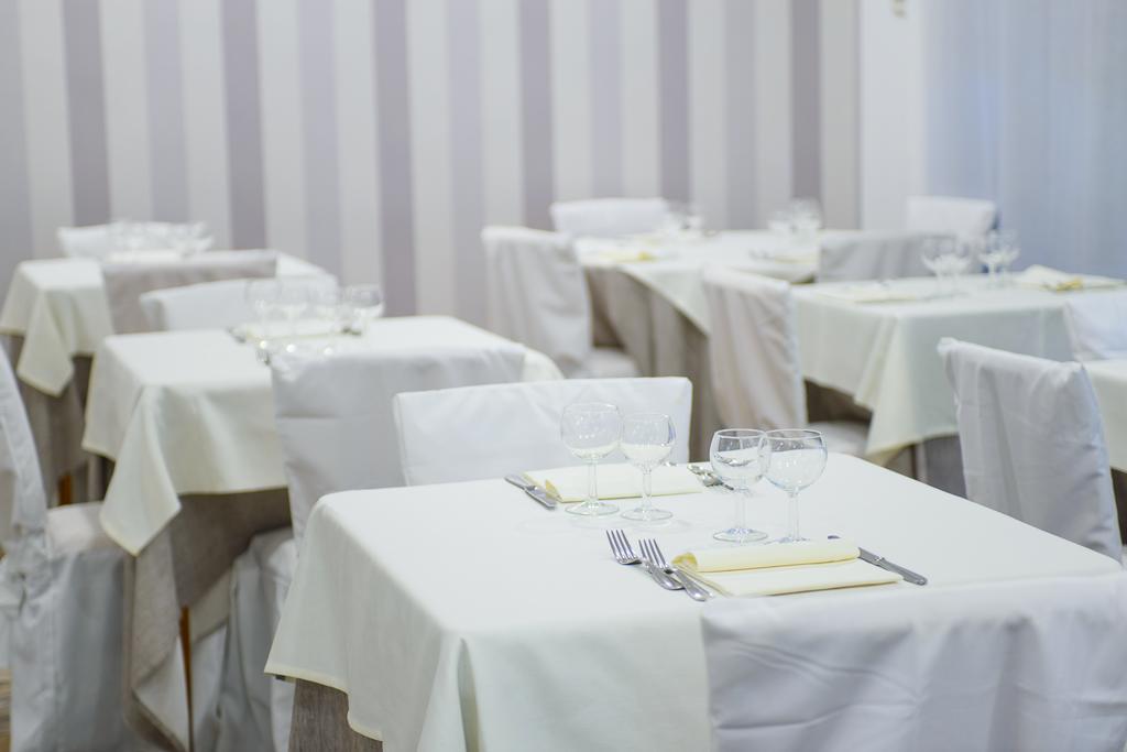 Hotel Falco Riccione Extérieur photo