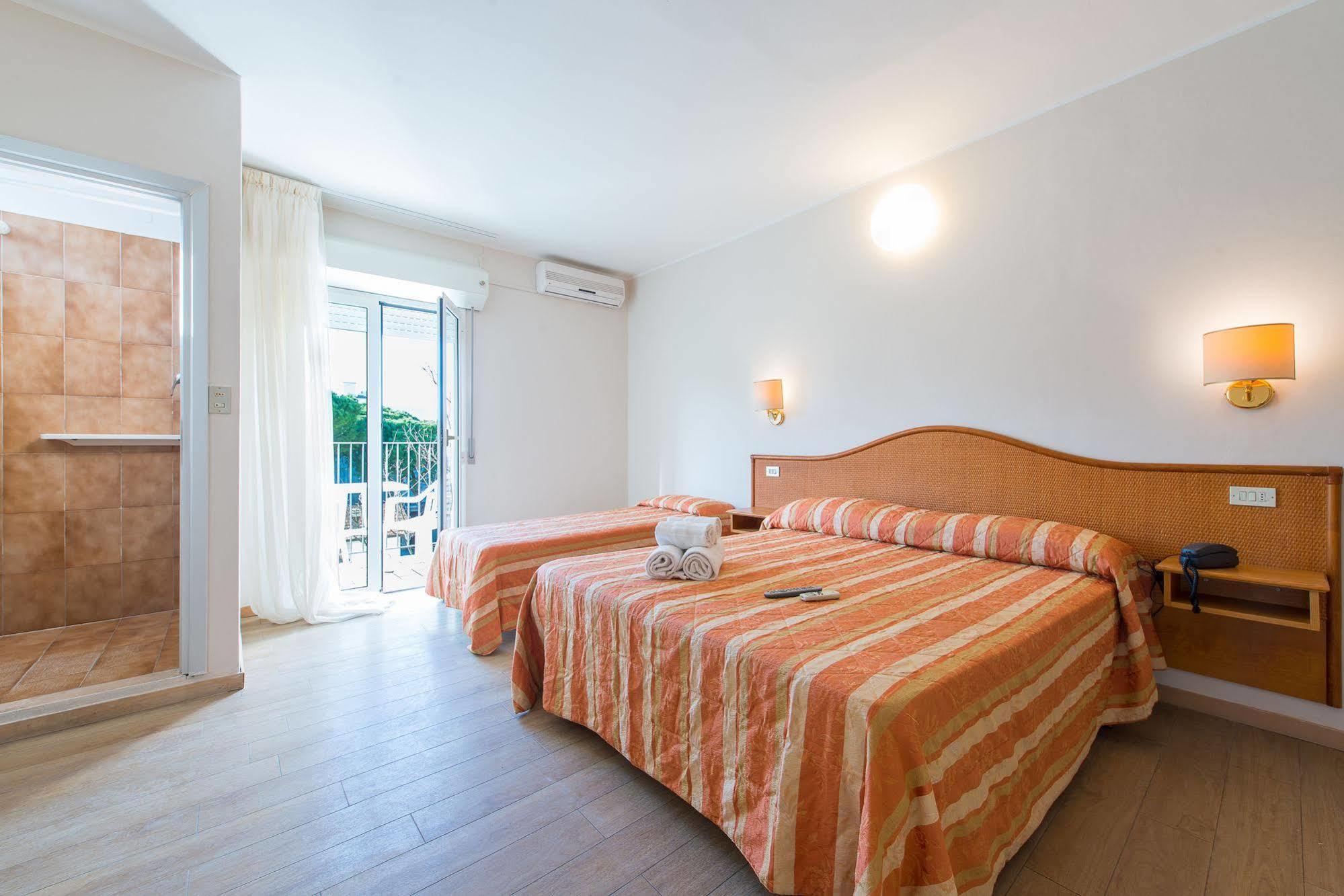 Hotel Falco Riccione Extérieur photo